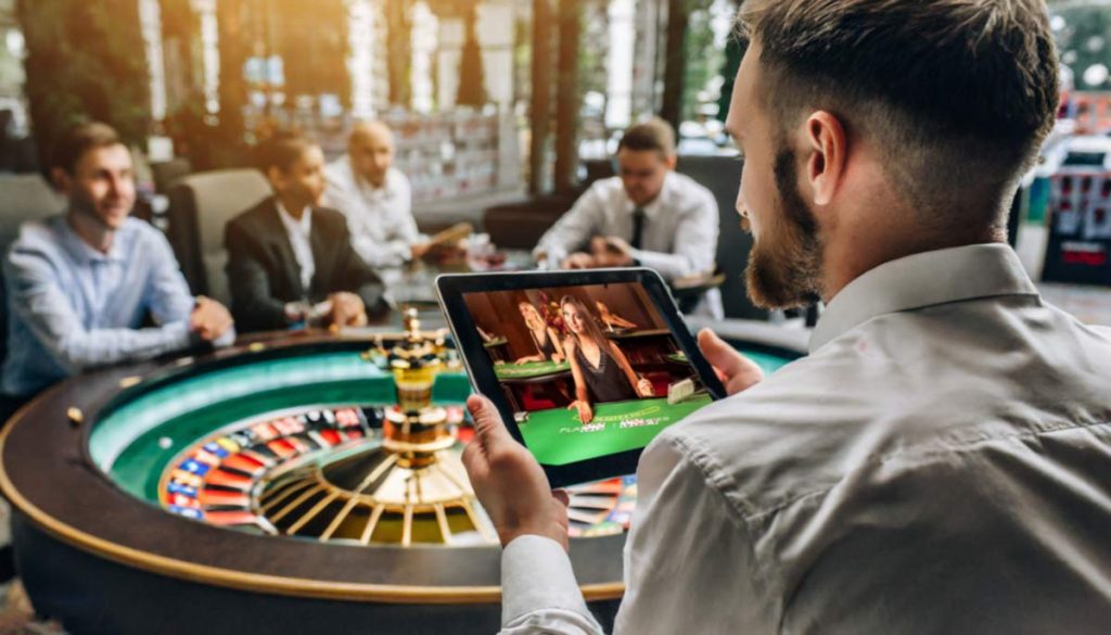 The Social Aspect of Live Casinos: Interacting with Dealers and Players